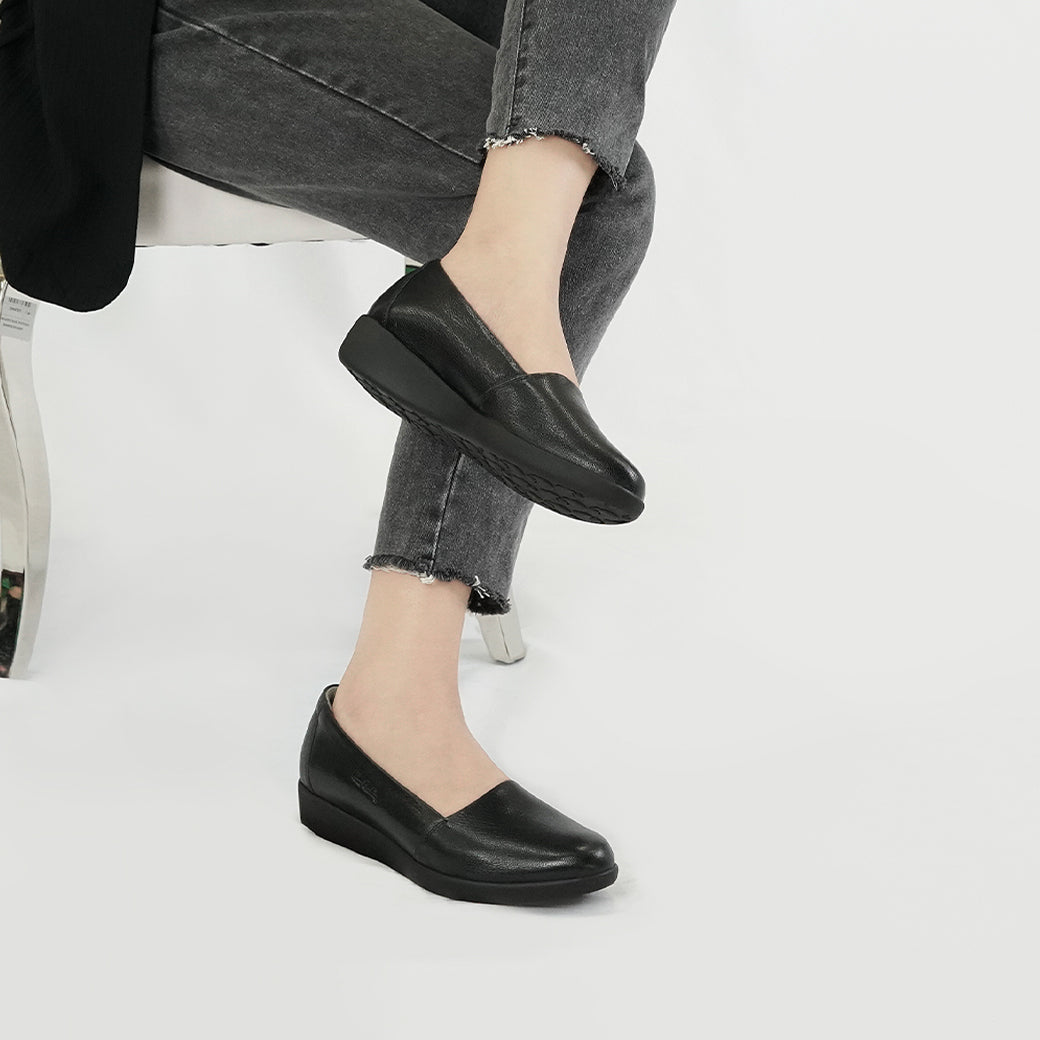 ស្បែកជើងសំប៉ែតនារី Pierre Cardin ទន់ស្រួលពាក់ ផលិតពីស្បែកសុទ្ធ ពណ៌ខ្មៅ ម៉ូដែល 27WC455