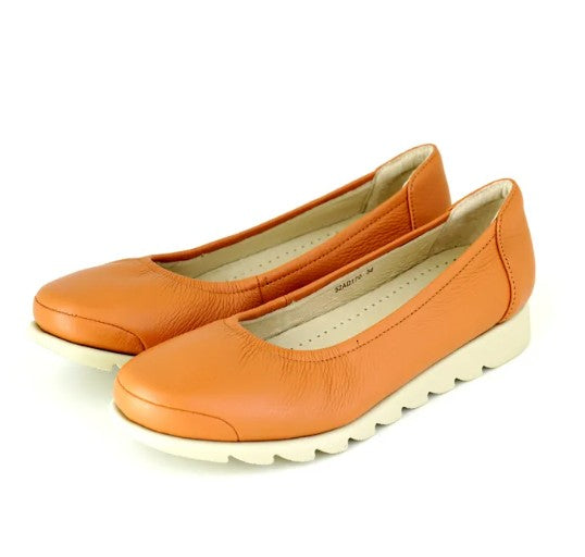 Product details: ស្បែកជើងសំប៉ែតនារី Pierre Cardin ទន់ស្រួលពាក់ ផលិតពីស្បែកសុទ្ធ ពណ៌ត្នោត ម៉ូដែល 52AD170