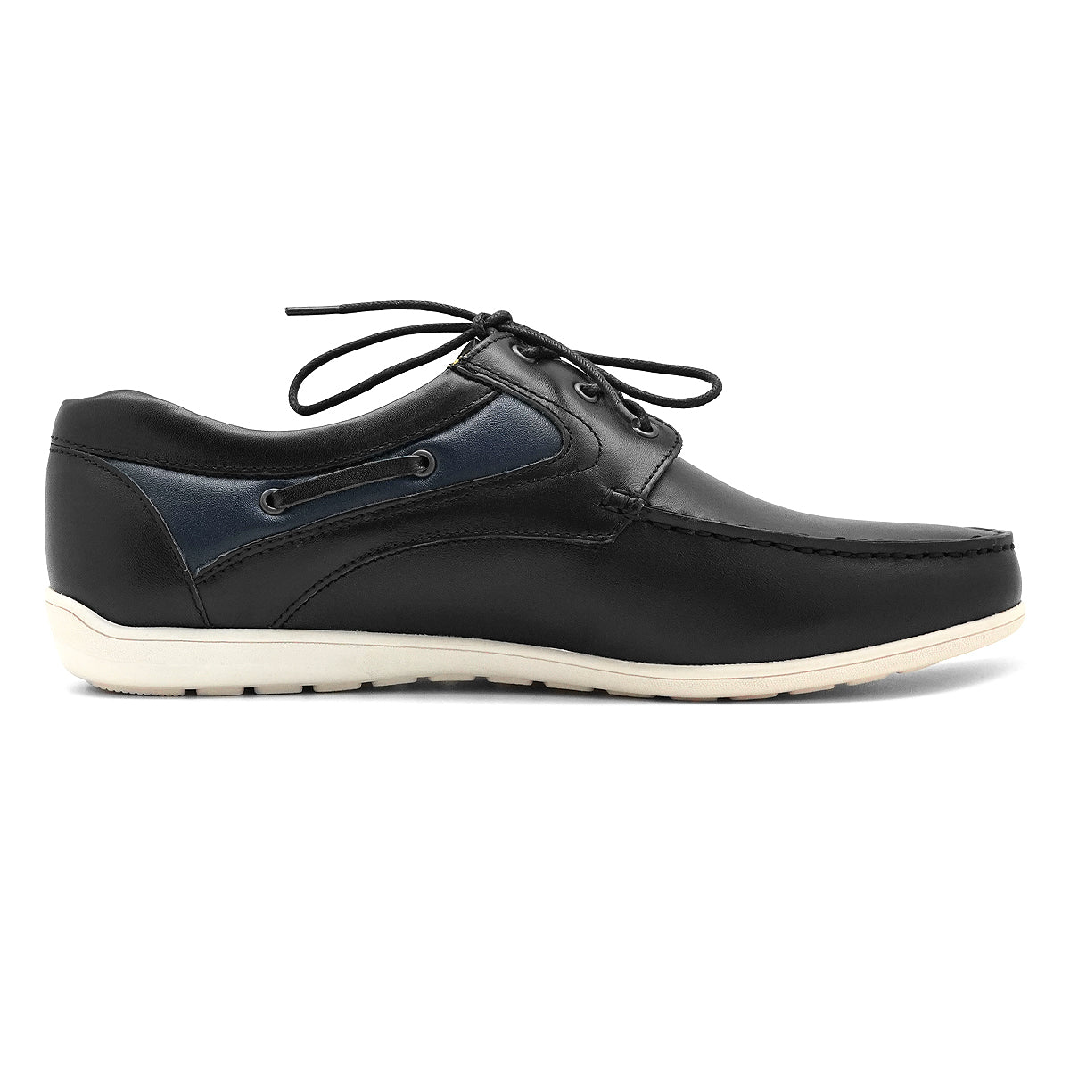 បង្កើនរូបរាងរបស់អ្នកជាមួយនឹងរូបរាងដ៏ទំនើប និងថ្លៃថ្នូរជាមួយនឹងស្បែកជើងស្បែកសុទ្ធពី Pierre Cardin ម៉ូដែល 71EC138។