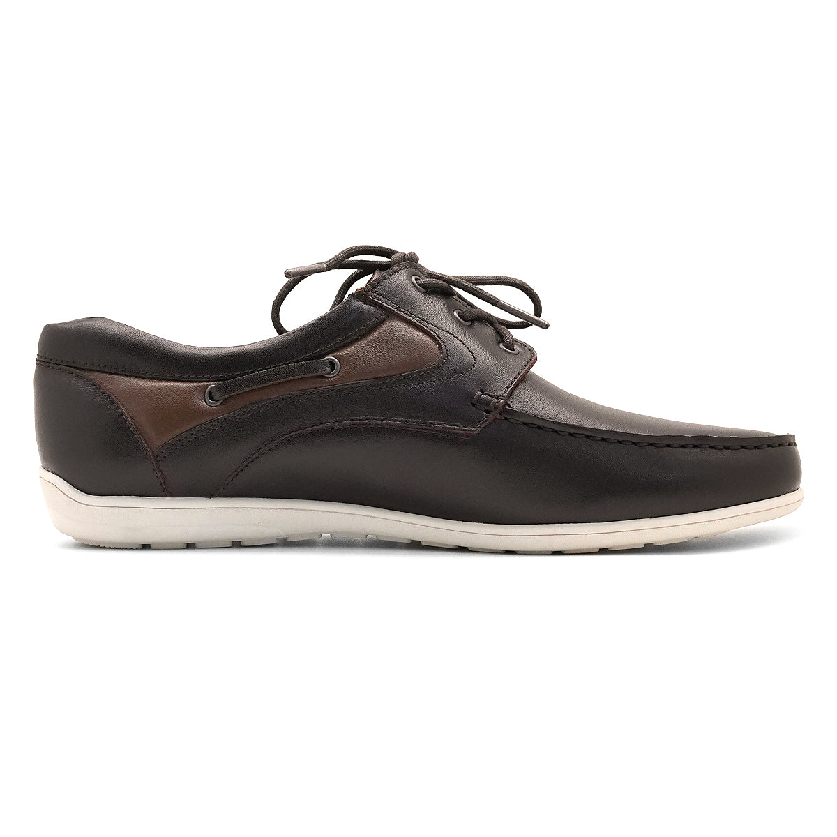 បង្កើនរូបរាងរបស់អ្នកជាមួយនឹងរូបរាងដ៏ទំនើប និងថ្លៃថ្នូរជាមួយនឹងស្បែកជើងស្បែកសុទ្ធពី Pierre Cardin ម៉ូដែល 71EC138។