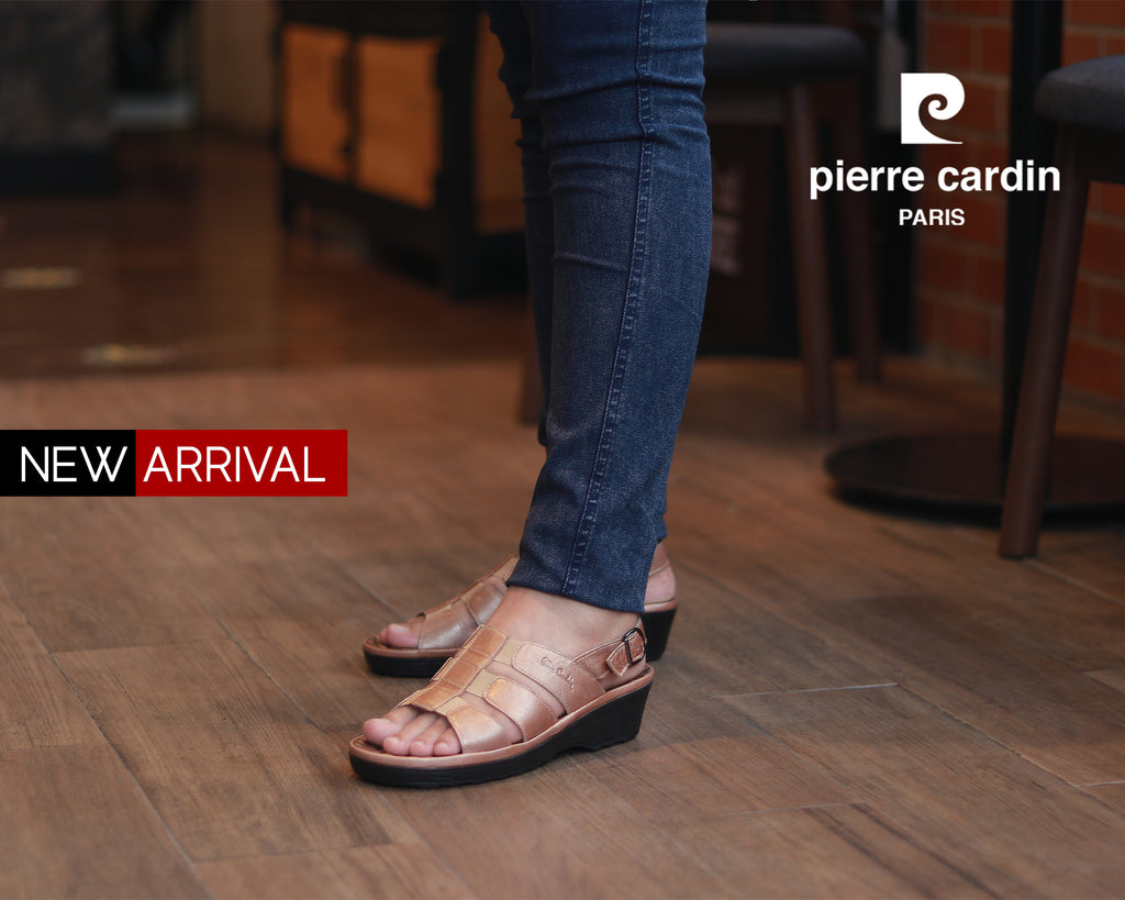ស្បែកជើងនារី Pierre Cardin ស្បែកជើងកវែងនារី ស្បែកជើងកែងជើងរាបស្មើ ស្រួលពាក់ ផលិតពីស្បែកពិតប្រាកដ ពណ៌ Bronze Gold ទំហំ 21SS242 