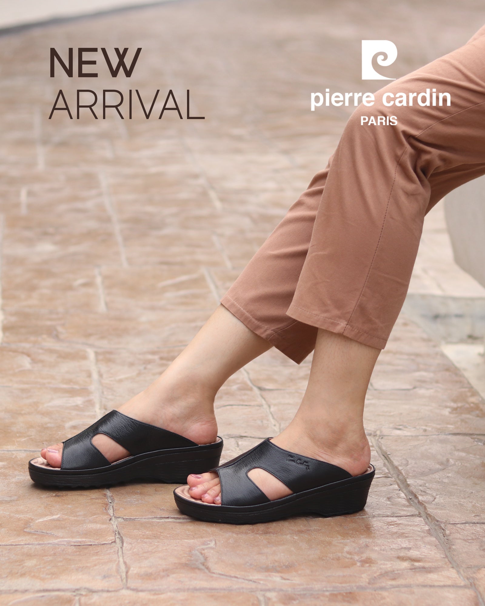 ស្បែកជើងនារី Pierre Cardin ស្បែកពិតប្រាកដ ទន់ស្រួលពាក់ ស្ទីលរអិល/មានខ្សែ ពណ៌ត្នោតខ្ចី ម៉ូដែល 21SS244 