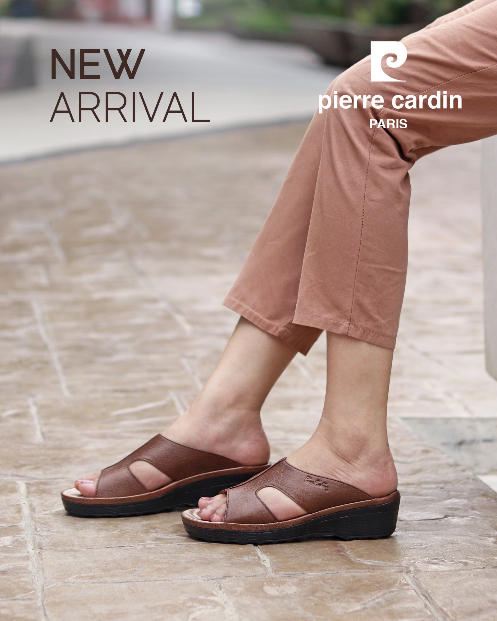 ស្បែកជើងនារី Pierre Cardin ស្បែកពិតប្រាកដ ទន់ស្រួលពាក់ ស្ទីលរអិល/មានខ្សែ ពណ៌ត្នោតខ្ចី ម៉ូដែល 21SS244 