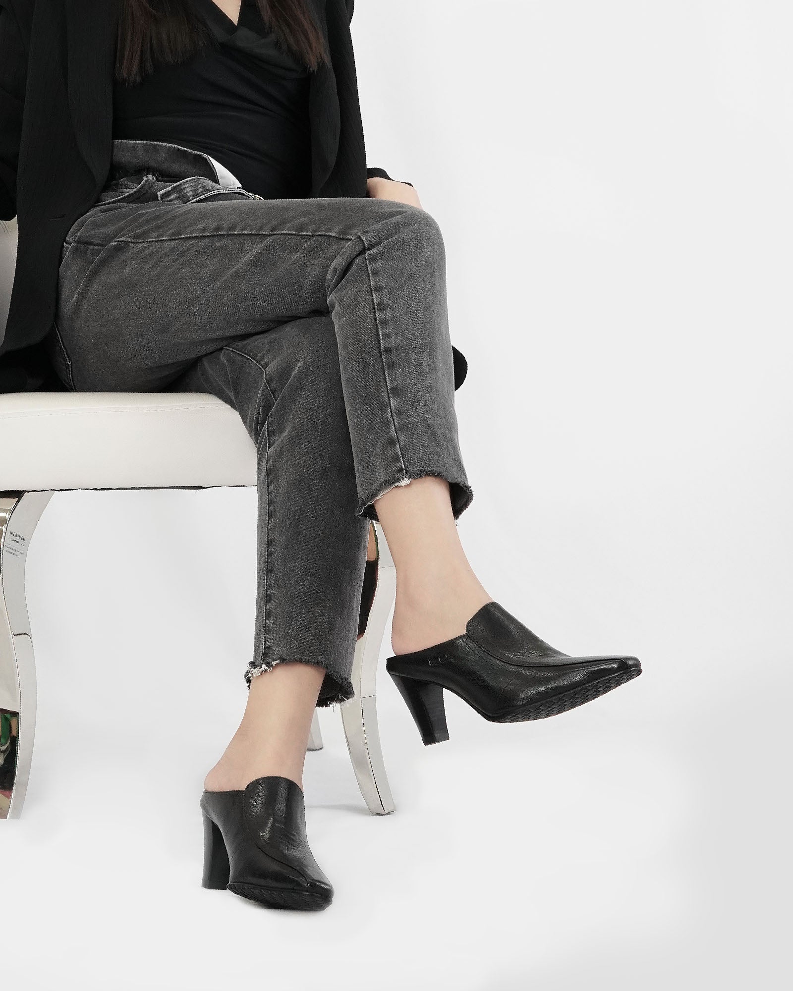 Pierre Cardin Muse ស្បែកជើងកែងខ្ពស់ពណ៌ក្រហម ម៉ូដែល 23SC302