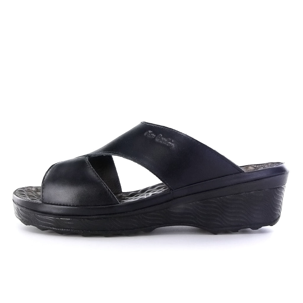 ស្បែកជើងនារី Pierre Cardin ស្បែកសុទ្ធ ទន់ស្រួលពាក់ មានខ្សែរ ពណ៌ស ម៉ូដែល 26SS409 