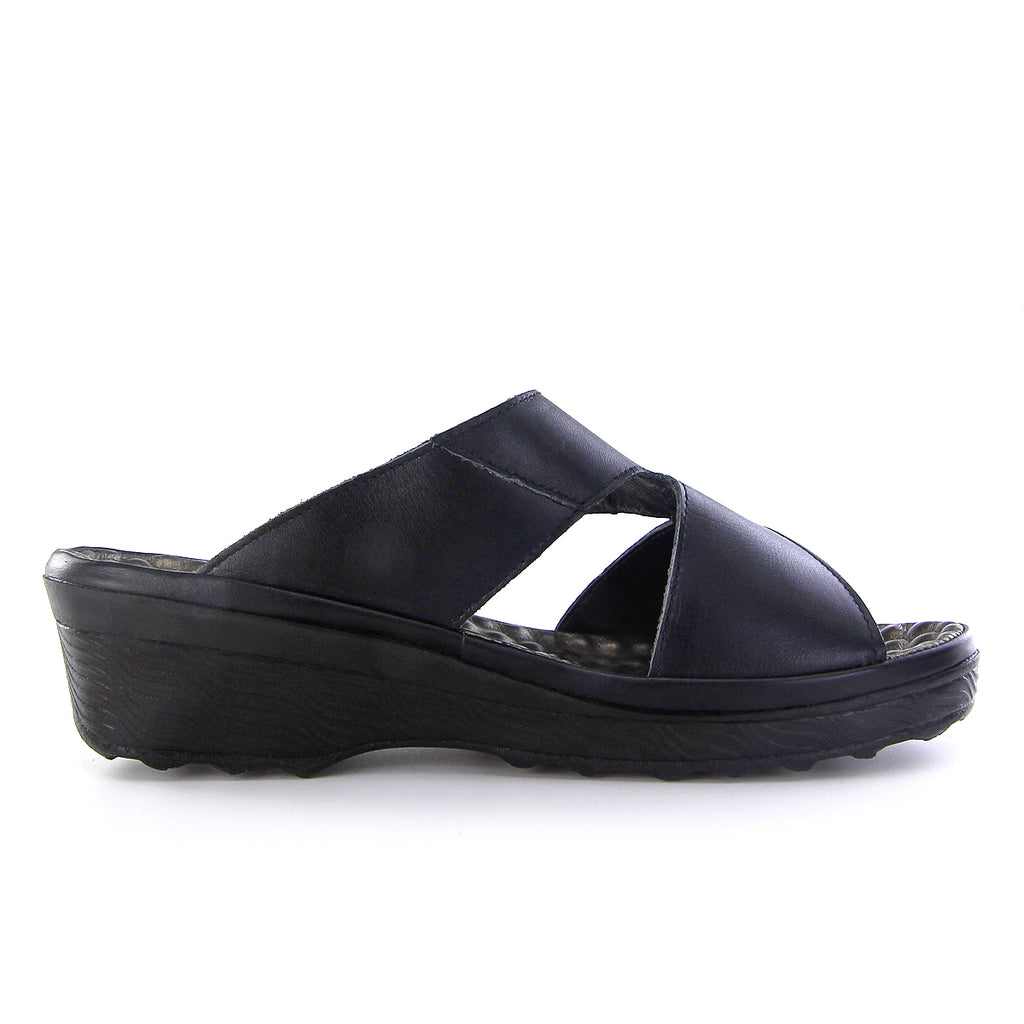 ស្បែកជើងនារី Pierre Cardin ស្បែកសុទ្ធ ទន់ស្រួលពាក់ មានខ្សែរ ពណ៌ស ម៉ូដែល 26SS409 