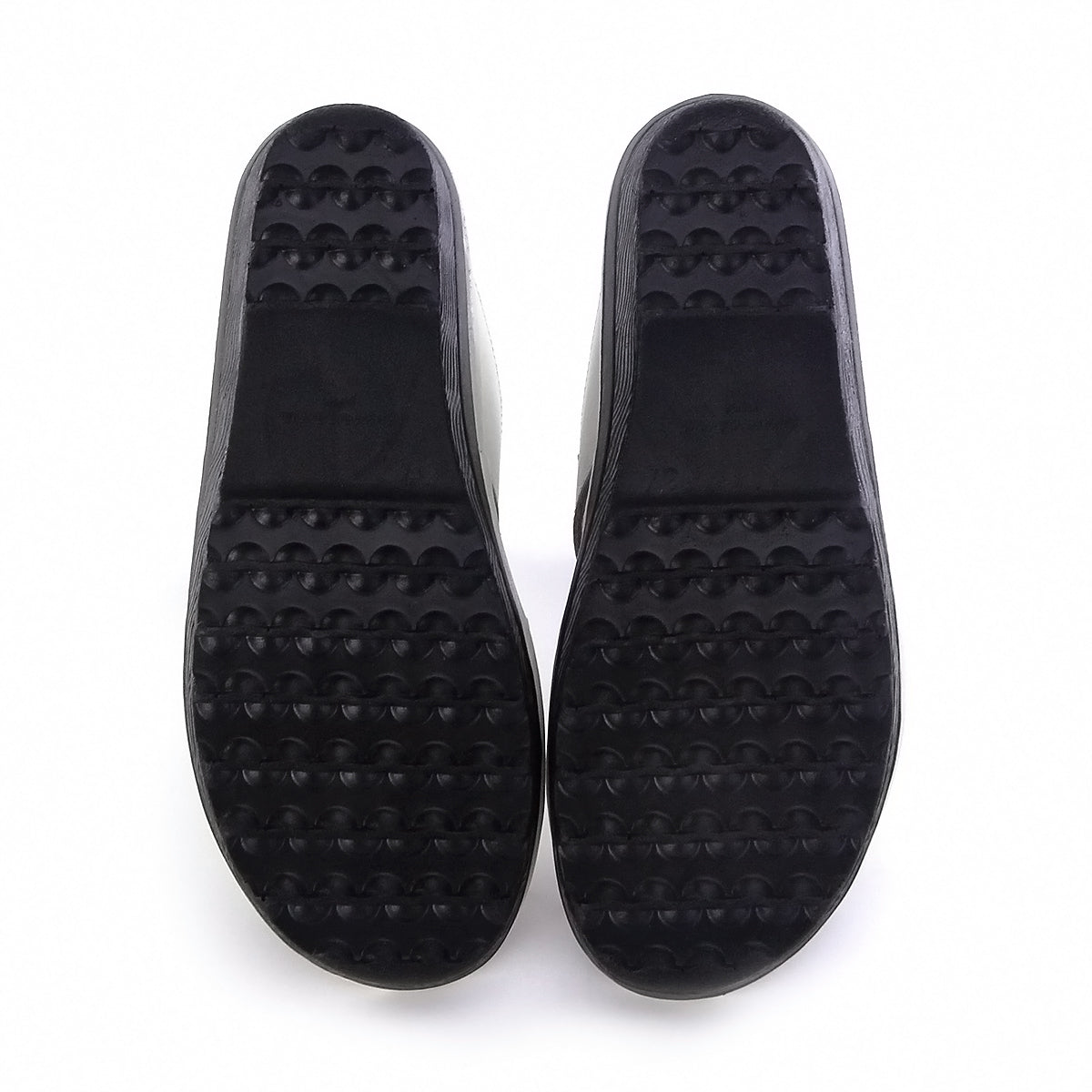 ស្បែកជើងនារី Pierre Cardin ស្បែកសុទ្ធ ទន់ស្រួលពាក់ មានខ្សែរ ពណ៌ស ម៉ូដែល 26SS409 