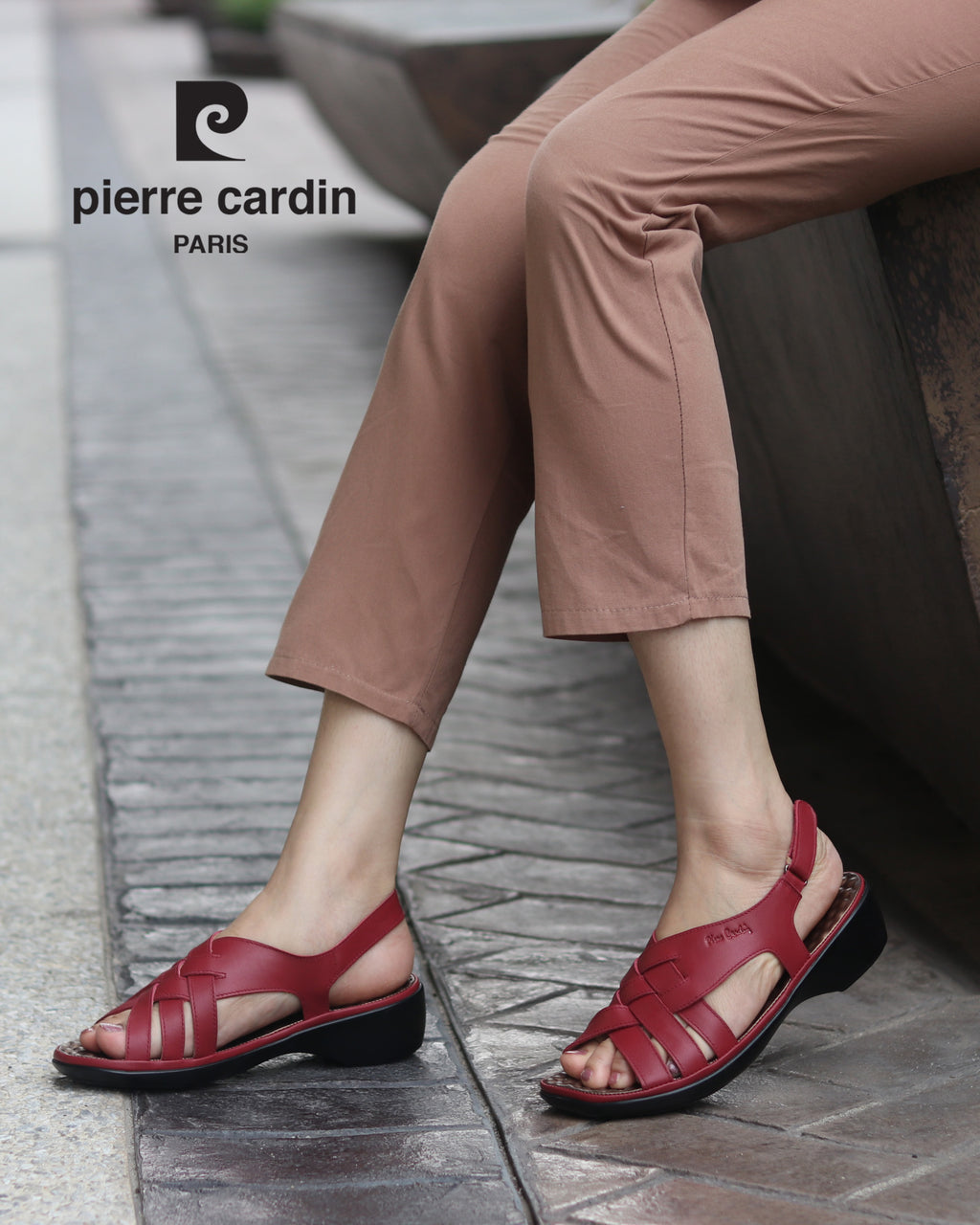 ស្បែកជើងនារី Pierre Cardin ស្បែកជើងធម្មតារបស់ស្ត្រី ស្បែកជើងកែងជើងរាបស្មើ ទន់ស្រួលពាក់ ផលិតពីស្បែកពិតប្រាកដ ពណ៌ក្រហម ទំហំ 36 37 38 39 40 ម៉ូដែល 27WS445 