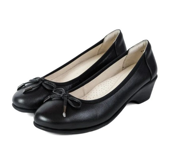 ស្បែកជើងនារី Pierre Cardin ស្បែកជើងសំប៉ែត ស្បែកជើងស្បែកទន់ស្រួលពាក់ ផលិតពីស្បែកសុទ្ធ ពណ៌ខ្មៅ ម៉ូដែល 52AD128 