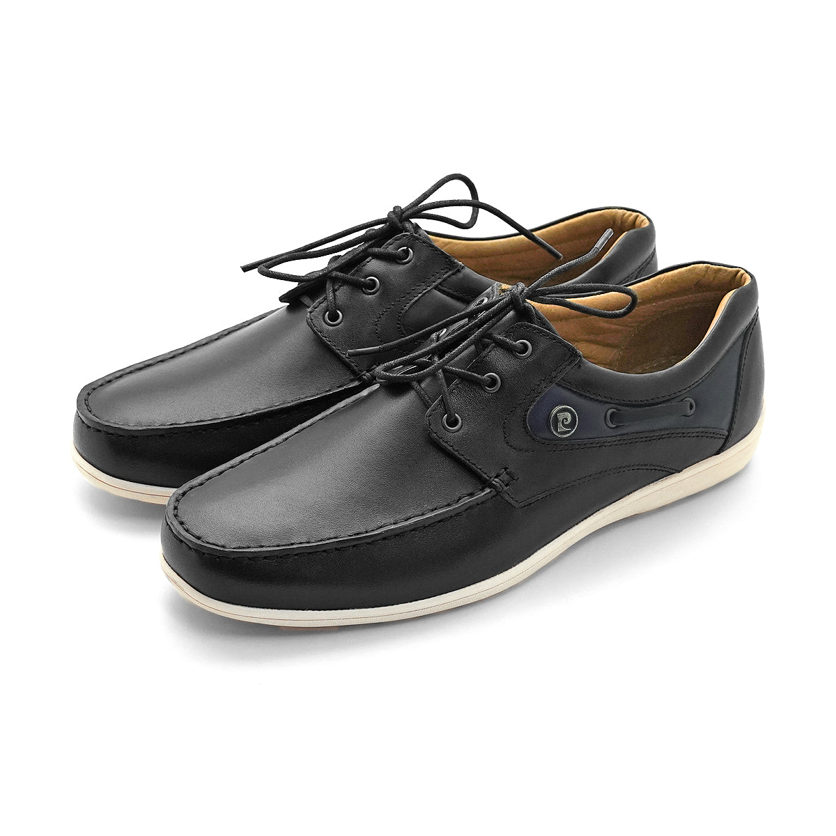 បង្កើនរូបរាងរបស់អ្នកជាមួយនឹងរូបរាងដ៏ទំនើប និងថ្លៃថ្នូរជាមួយនឹងស្បែកជើងស្បែកសុទ្ធពី Pierre Cardin ម៉ូដែល 71EC138។