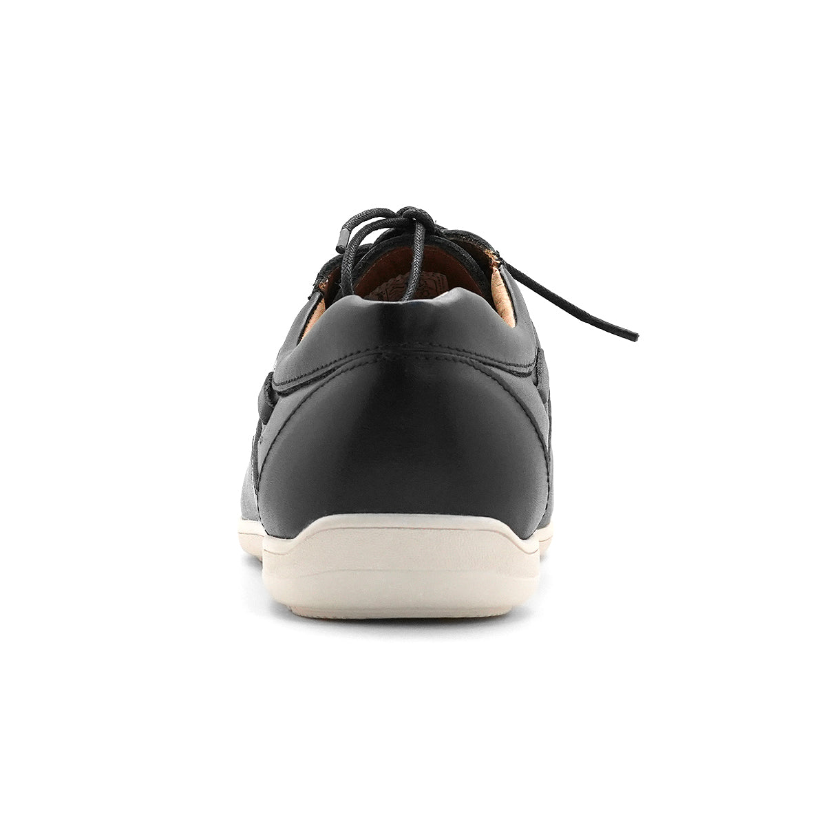 បង្កើនរូបរាងរបស់អ្នកជាមួយនឹងរូបរាងដ៏ទំនើប និងថ្លៃថ្នូរជាមួយនឹងស្បែកជើងស្បែកសុទ្ធពី Pierre Cardin ម៉ូដែល 71EC138។