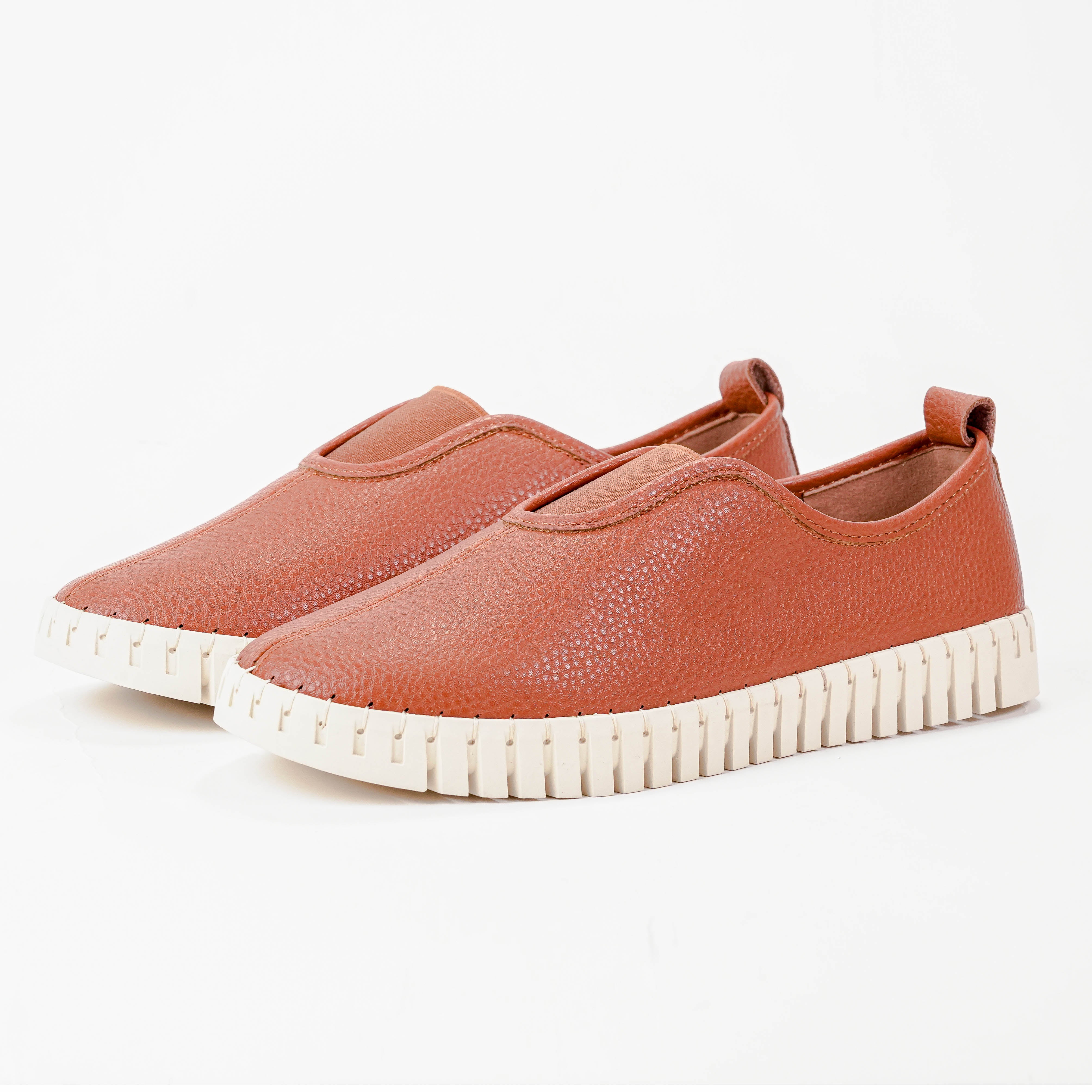 รองเท้า Slip-on ผู้หญิง Pierre Cardin หนังสังเคราะห์ลายเกรน น้ำหนักเบา พื้นกันลื่น ใส่สบาย สไตล์โมเดิร์น – Women Shoes 55VD183