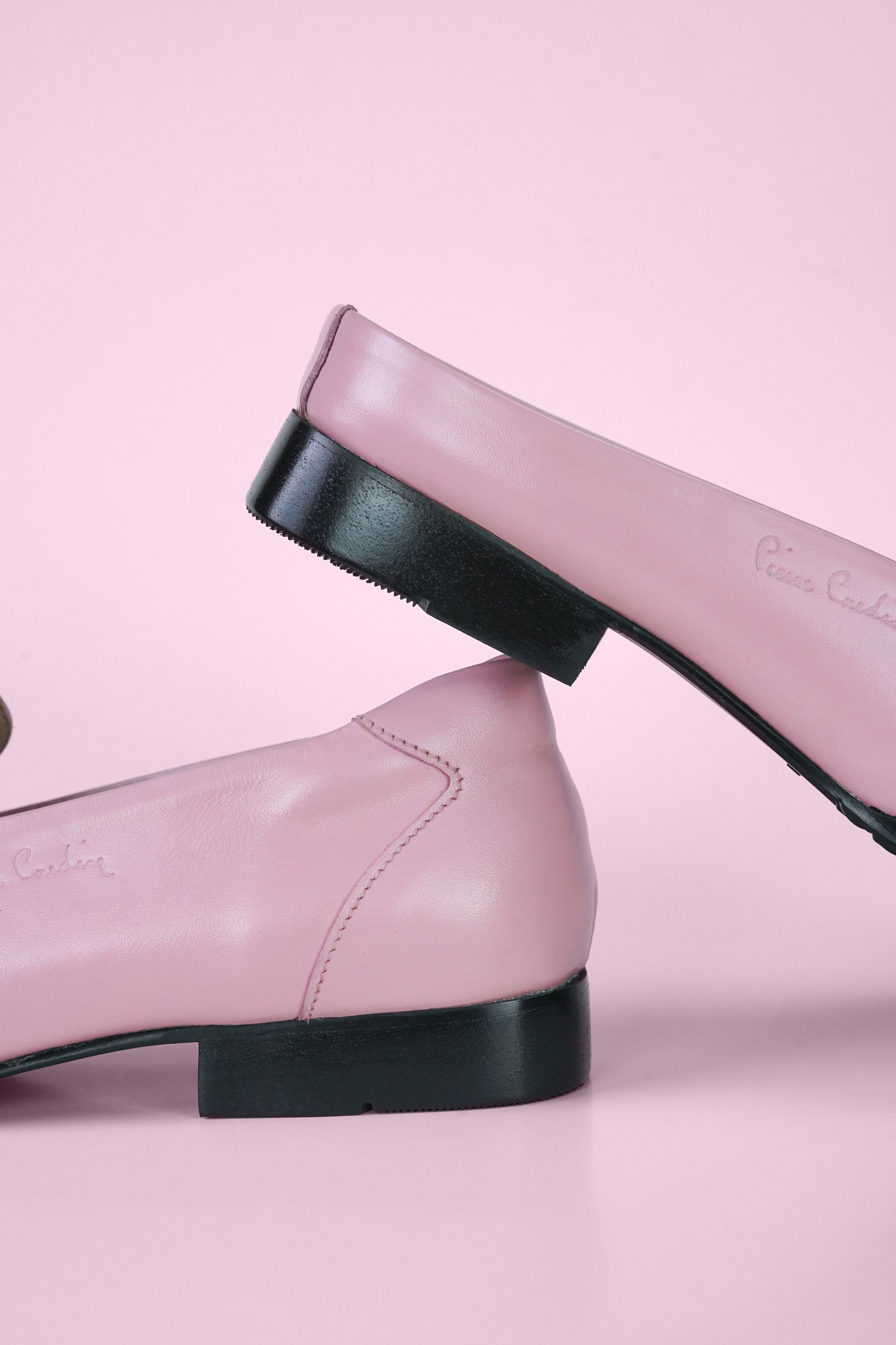 ស្បែកជើងកែងរបស់ស្ត្រី Pierre Cardin ផលិតពីស្បែកសុទ្ធ ពណ៌ខ្មៅ ម៉ូដែល 30TC113