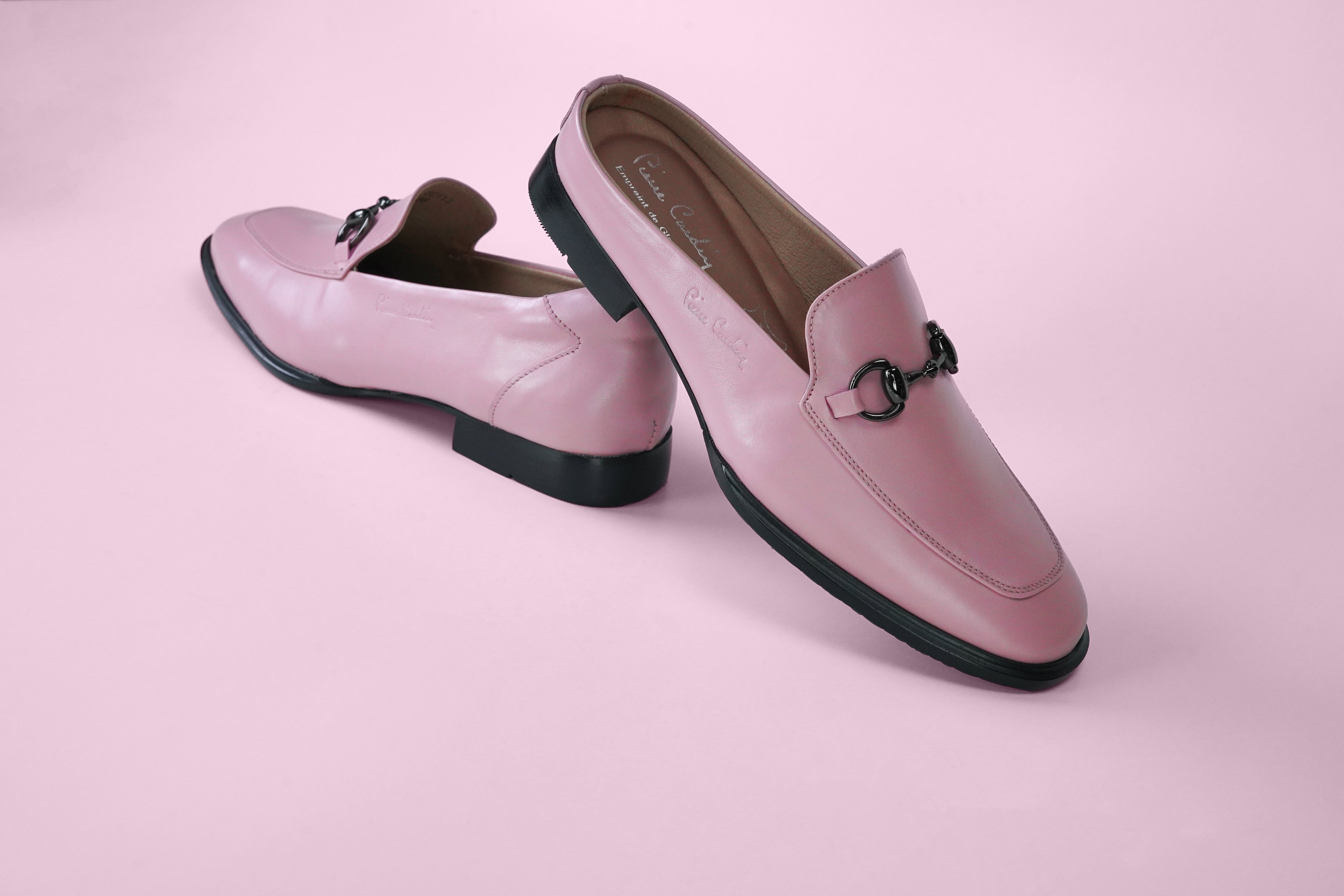 ស្បែកជើងកែងរបស់ស្ត្រី Pierre Cardin ផលិតពីស្បែកសុទ្ធ ពណ៌ខ្មៅ ម៉ូដែល 30TC113