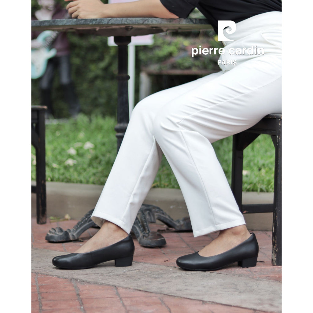 Pierre Cardin รองเท้าคัทชูผู้หญิง นุ่มสบาย ผลิตจากหนังแท้ สีดำ รุ่น 53AD146