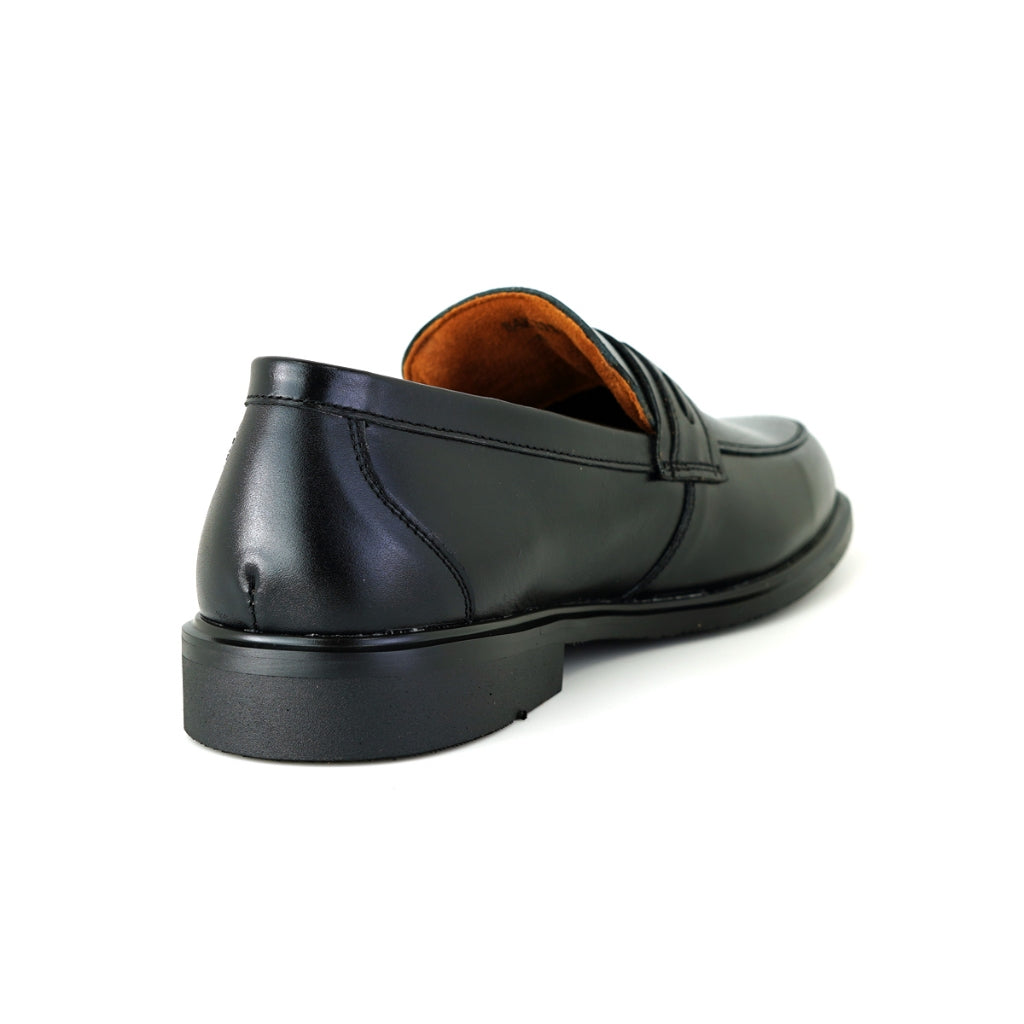 Pierre Cardin รองเท้าผู้ชาย รองเท้าโลฟเฟอร์ รองเท้าแบบสวม, นุ่มสบาย ผลิตจากหนังแท้ สีดำ รุ่น 84JC171